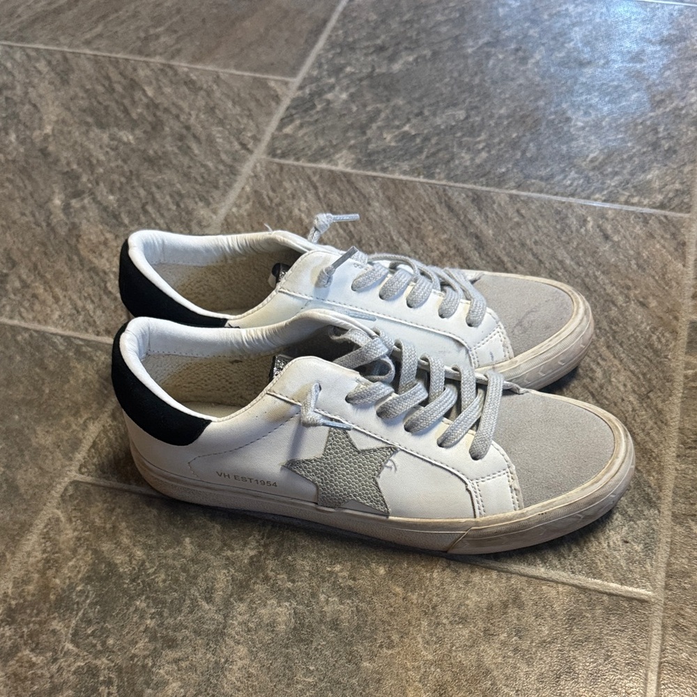 Stylish White and Gray Women’s Sneakers - Picture 2 of 2